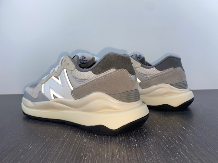 New Balance M5740TA
