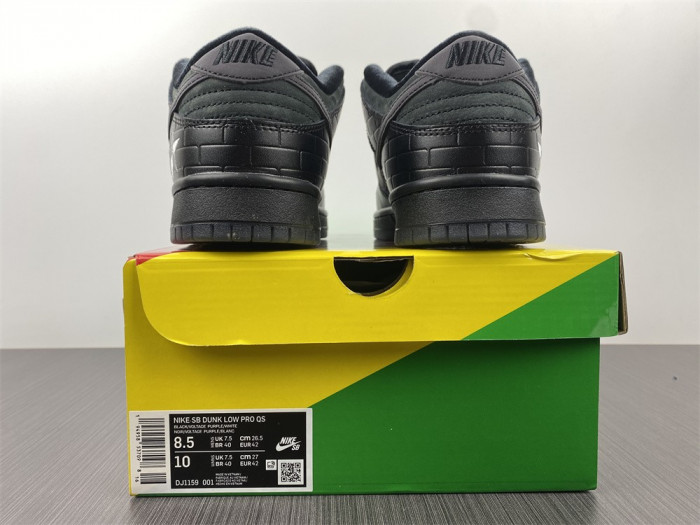 Familia x Nike SB Dunk Low 