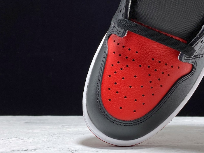 Air Jordan 1 Retro High OG “Banned” 555088-001