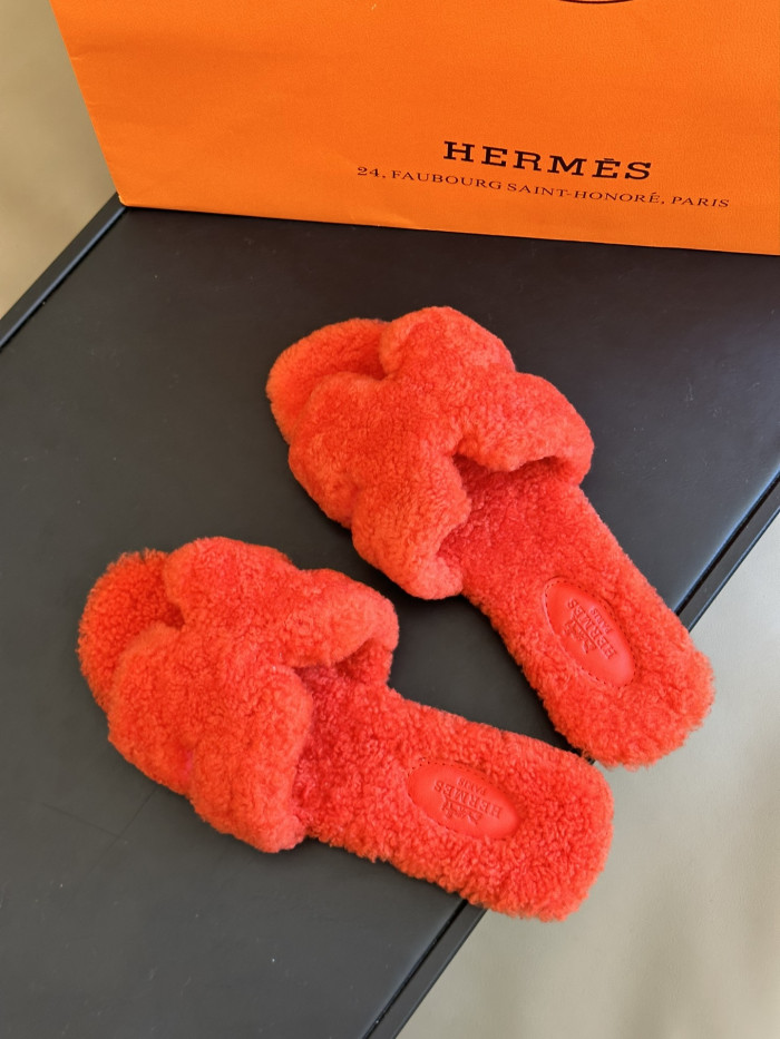 H**me5 SANDALS