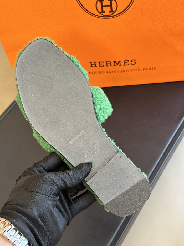 H**me5 SANDALS