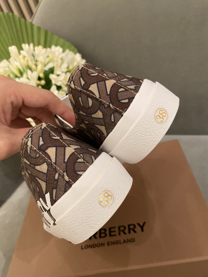 BUBERRY SNEAKER
