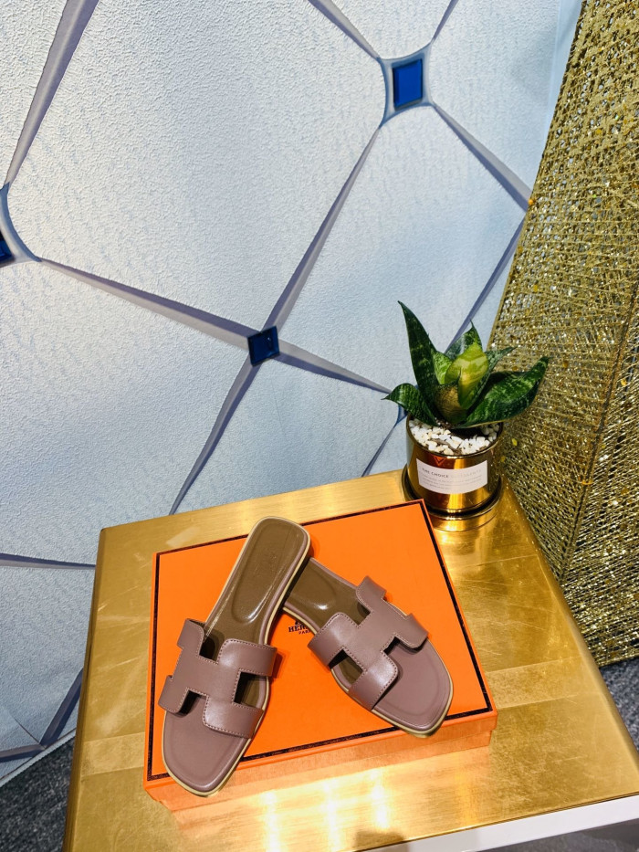H**me5 SANDALS