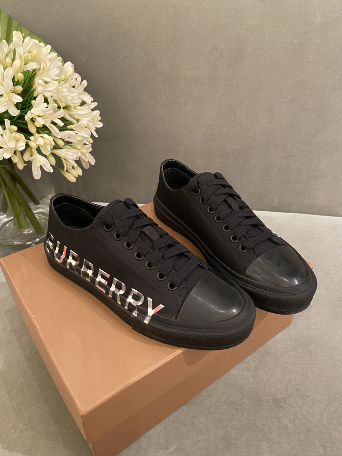 BUBERRY SNEAKER