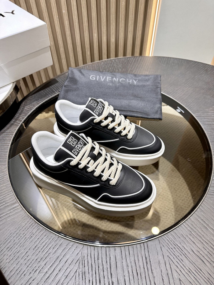GIVENCHY SNEAKER