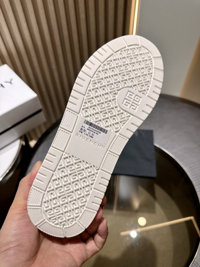 GIVENCHY SNEAKER