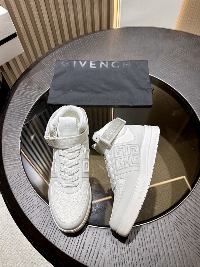 GIVENCHY SNEAKER