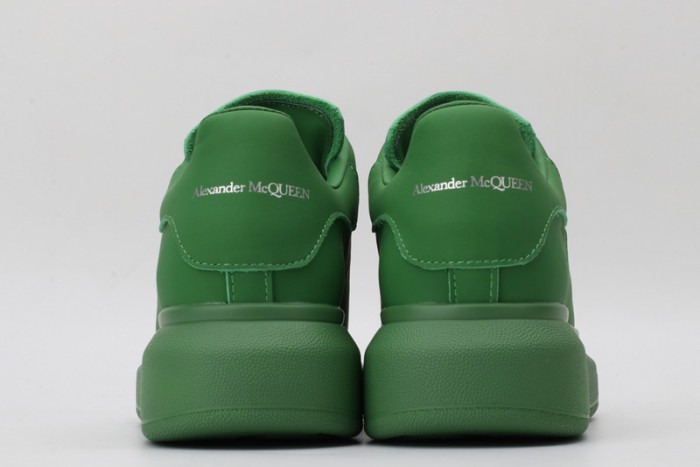 A1exa*der Mcqv*en OVERSIZED