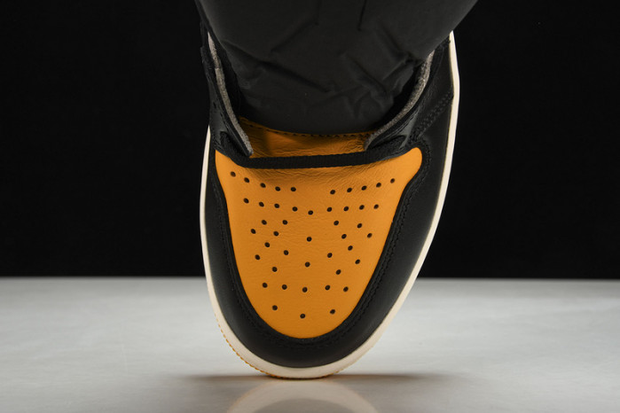 Air Jordan 1 High OG "Yellow Toe" 555088-711