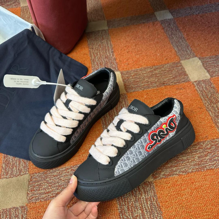 DIO* KAWS B33 SNEAKER