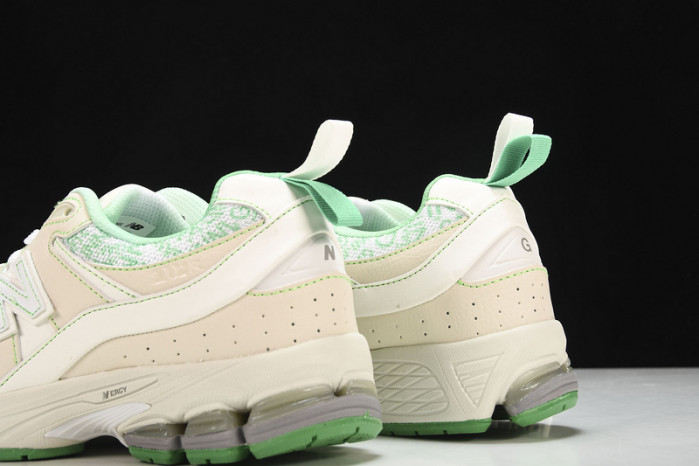 New Balance ML2002RGC