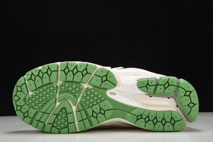 New Balance ML2002RGC