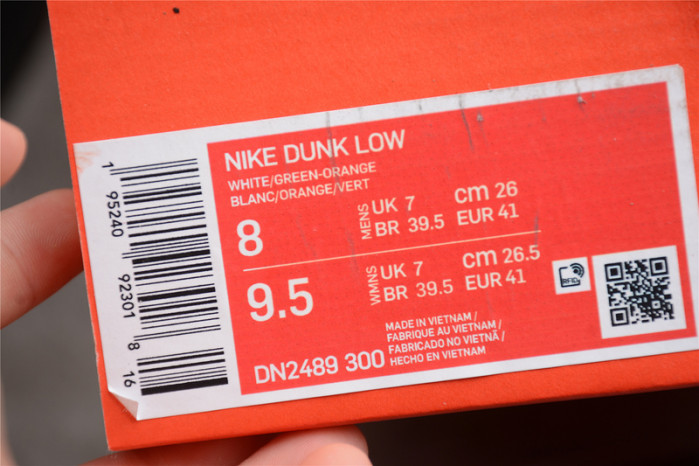 Nike Dunk Low NY vs. NY - DN2489-300