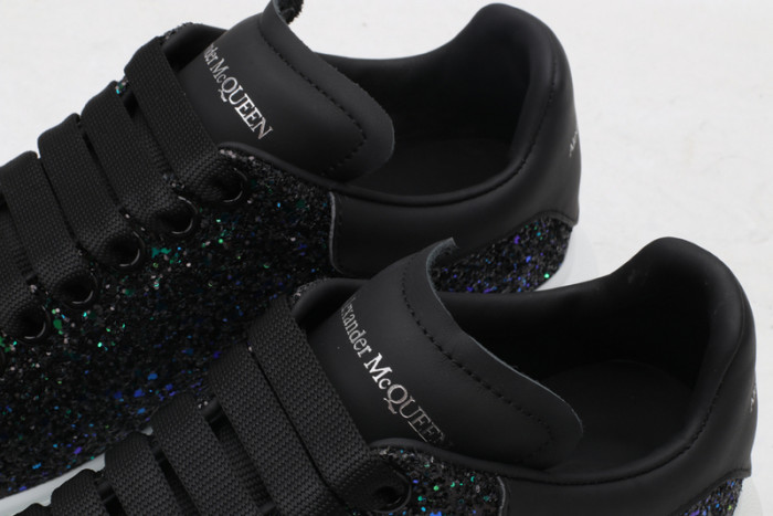 A1exa*der Mcqv*en OVERSIZED