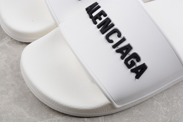 Ba1en*iaga Slippers