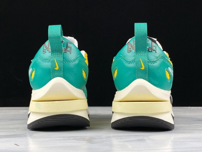 Sacai x Nike Lawaffle Coal Black White BV0073-103