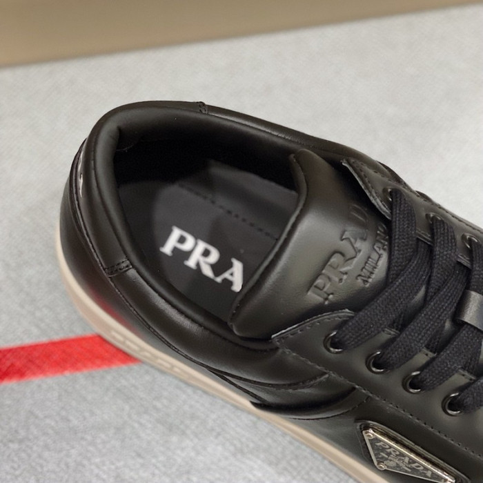 Pra*a sneaker