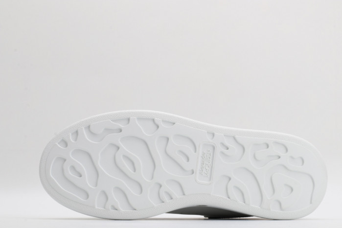 A1exa*der Mcqv*en OVERSIZED