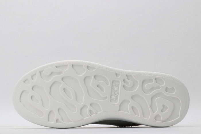 A1exa*der Mcqv*en OVERSIZED