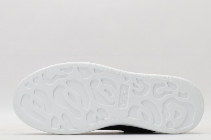 A1exa*der Mcqv*en OVERSIZED