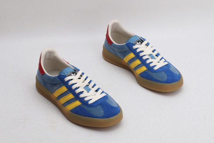 Gv*c* X ADIDA* SNEAKER