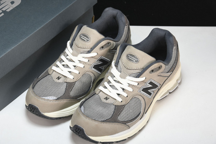 New Balance M2002RAW