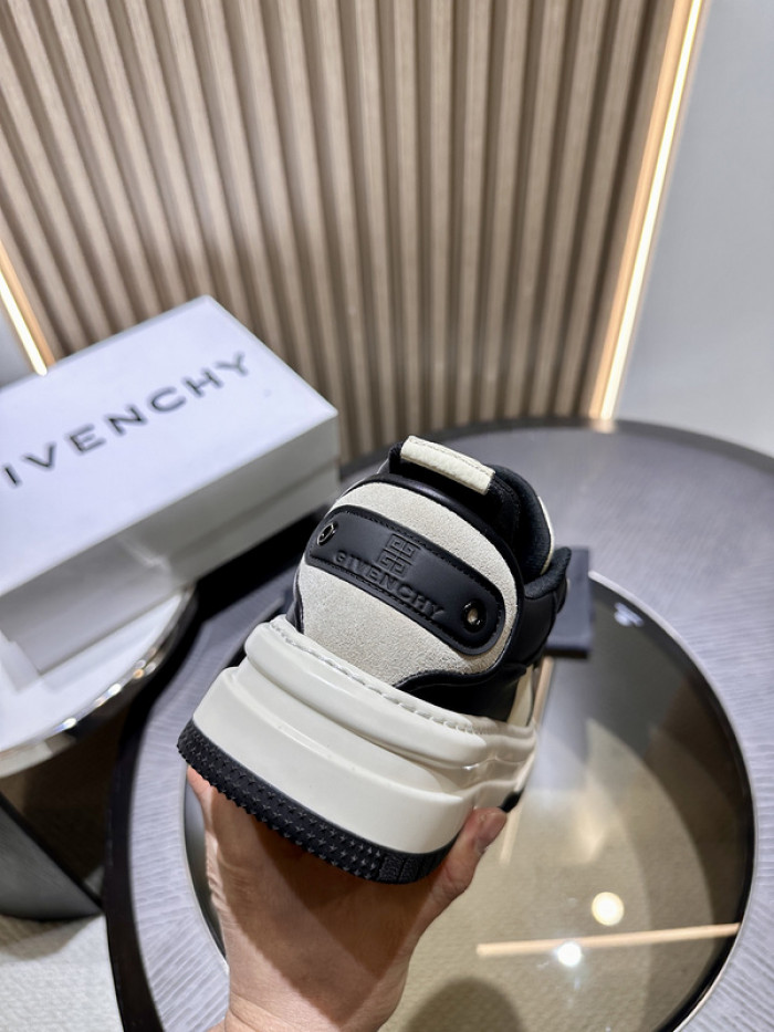 GIVENCHY SNEAKER
