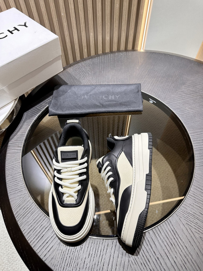 GIVENCHY SNEAKER