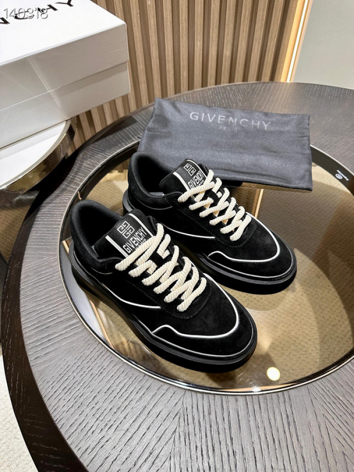 GIVENCHY SNEAKER