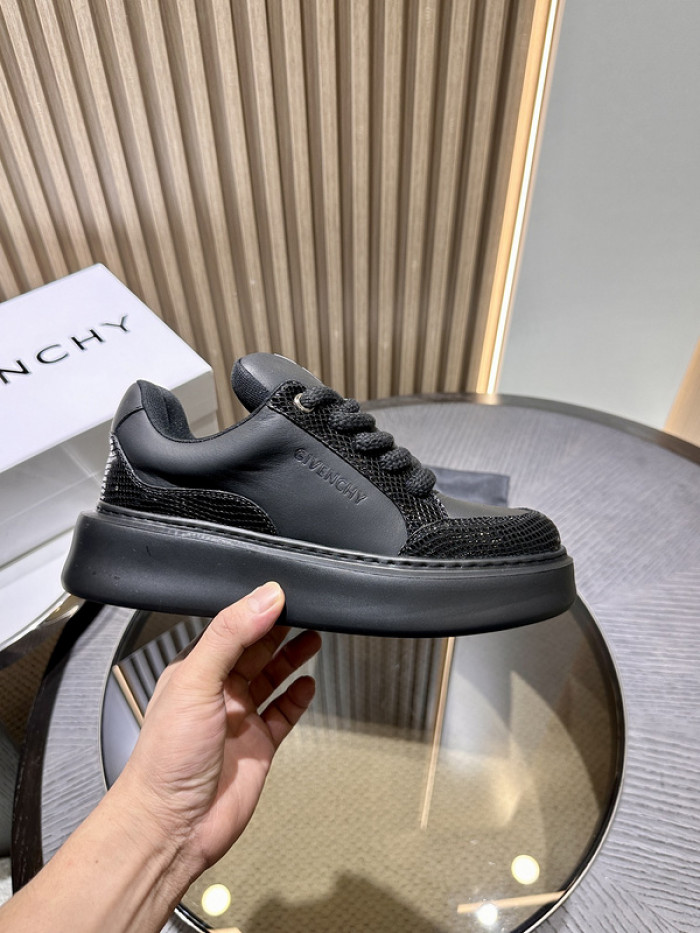 GIVENCHY SNEAKER