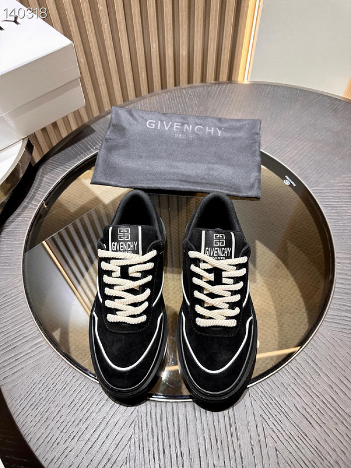 GIVENCHY SNEAKER