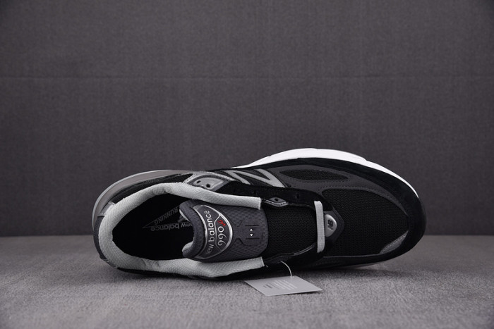 New Balance M990BK6