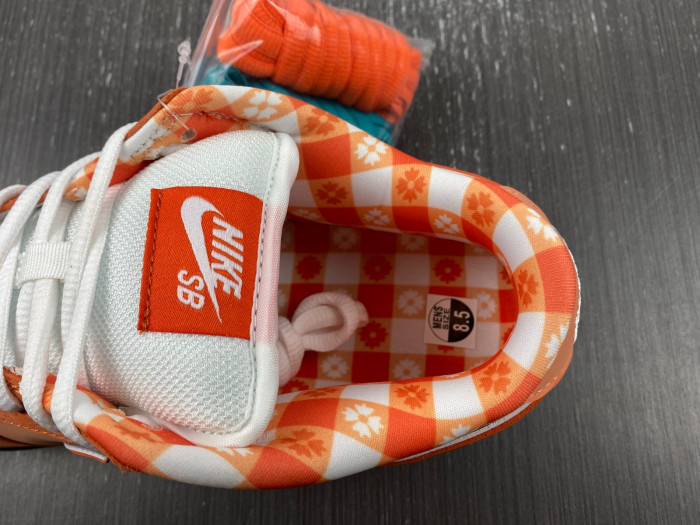 Concepts x Nike SB Dunk Low “Orange FD8776-800
