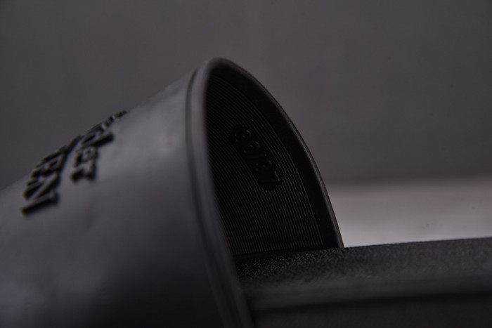 A1exa*der Mcqv*en SANDALS