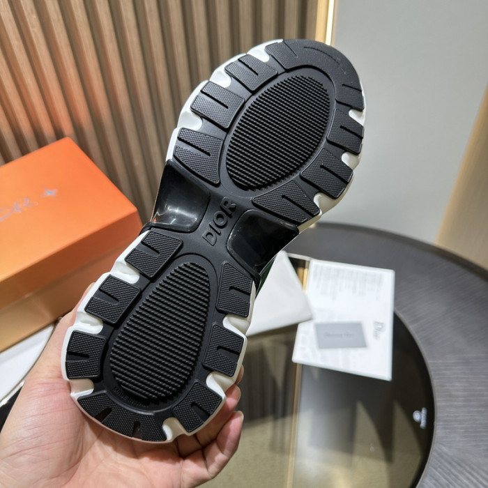 DIO* KAWS B33 SNEAKER