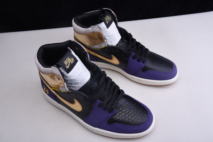 KOBE BRYANT X AIR JORDAN 1 HIGH OG BLACK-PURPLE 555088-171