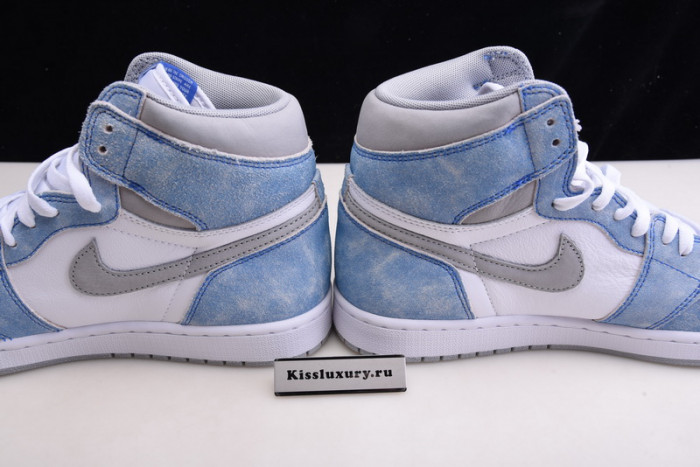 Air Jordan 1 Retro High OG "Hyper Royal" 555088-402