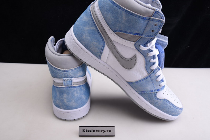 Air Jordan 1 Retro High OG "Hyper Royal" 555088-402