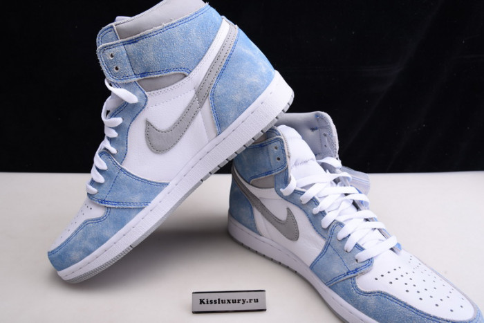 Air Jordan 1 Retro High OG "Hyper Royal" 555088-402