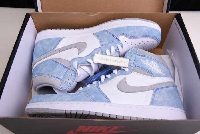 Air Jordan 1 Retro High OG "Hyper Royal" 555088-402