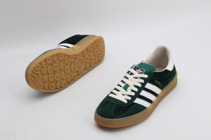 Gv*c* X ADIDA* SNEAKER