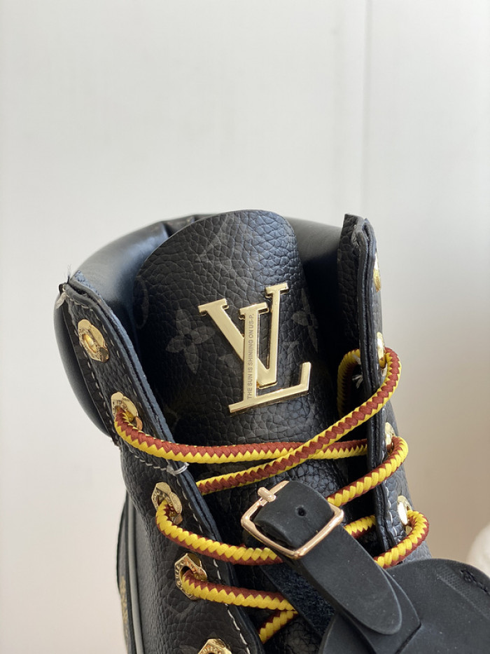 LO1_VTS BOOTS