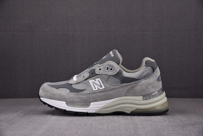 New Balance  M992GR