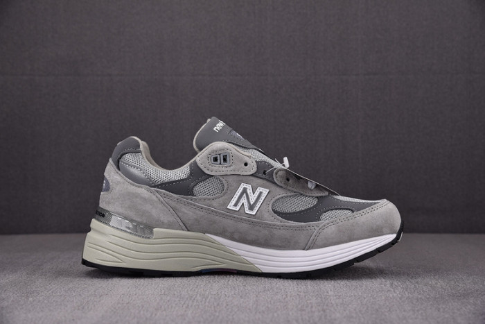 New Balance  M992GR