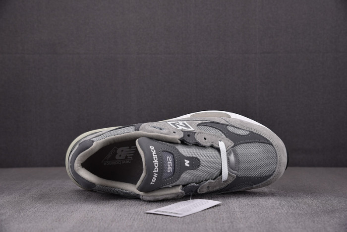 New Balance  M992GR
