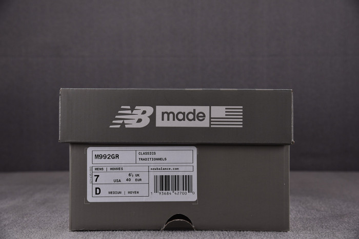 New Balance  M992GR