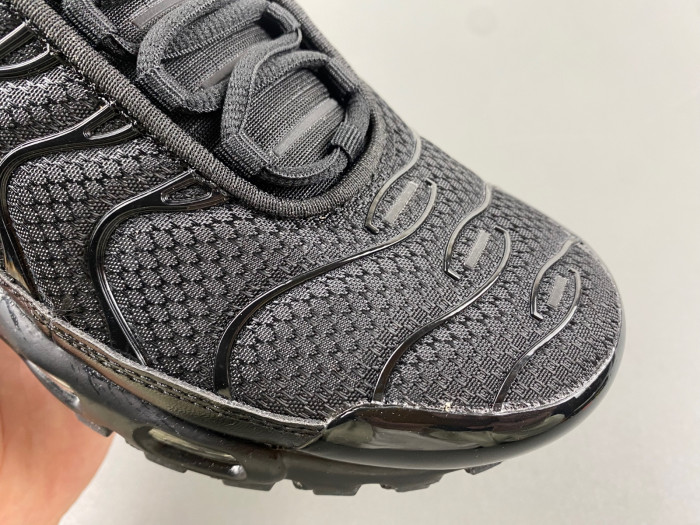 NIKE AIR MAX PLUS TRIPLE BLACK MEN