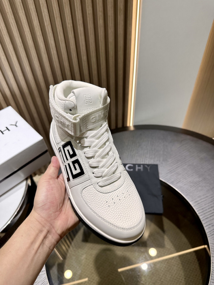 GIVENCHY SNEAKER