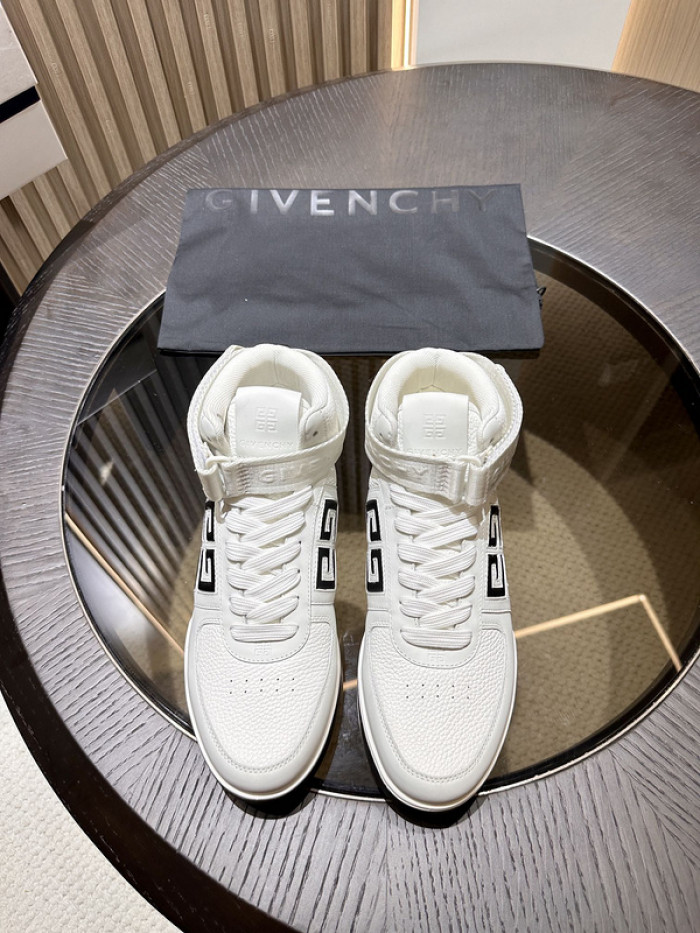 GIVENCHY SNEAKER