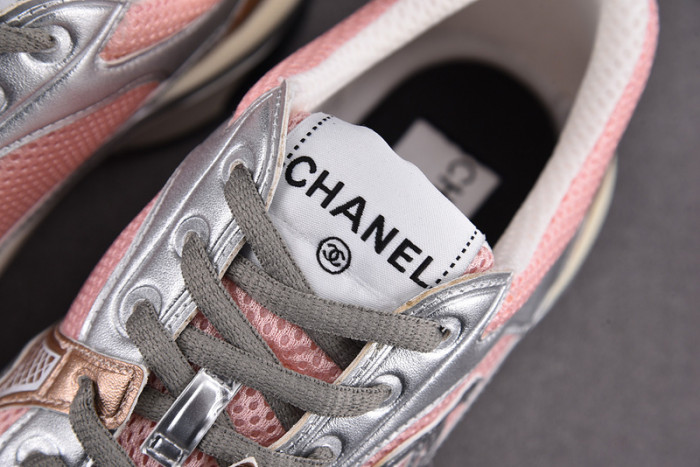 Ch**el sneaker